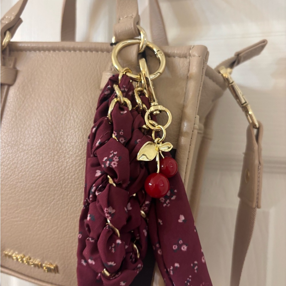 ❤️NEW LISTING NWT Madden Girl Mini Tote Cream Satchel with Gold Accents - Picture 5 of 5